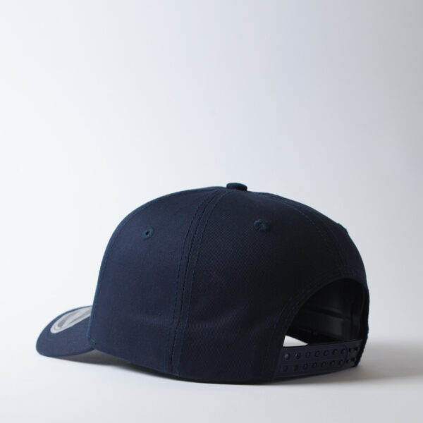The UFlex Adults Pro Style 5 Panel Snapback is an adjustable adults snapback cap. One Size. 5 colours.