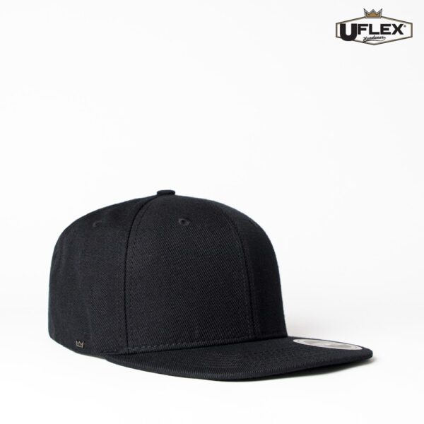 The UFlex Adults Flat Peak 6 Panel Fitted is a fitted flat peaked cap. 3 sizes. Available in 3 colours.