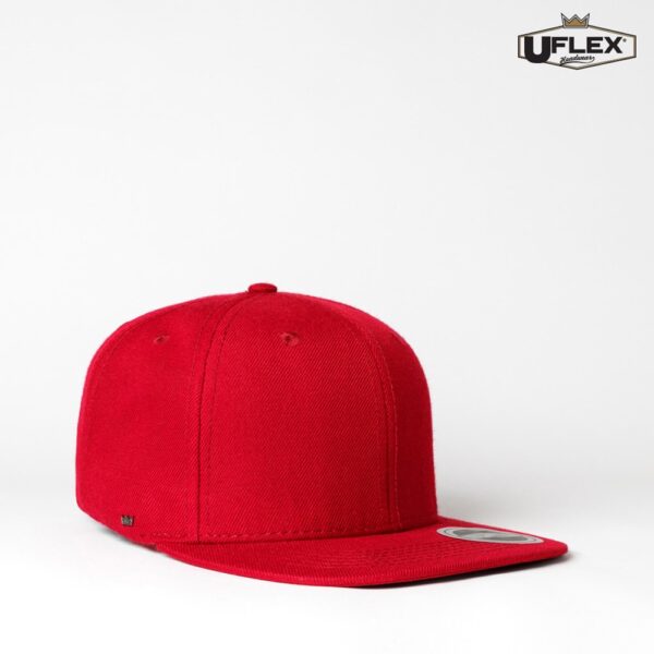 The UFlex Kids Snap Back 6 is a 6 panel structured snap back cap with a flat peak. Available in 4 colours. One size fits all.