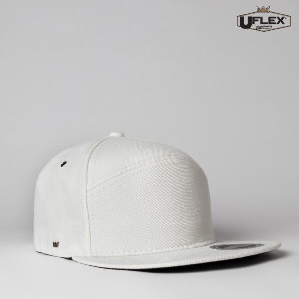 The UFlex Adults Fashion 6 Panel Snapback is an 80% acrylic, 6 panel, flat peak snapback cap. Available in 6 colours.