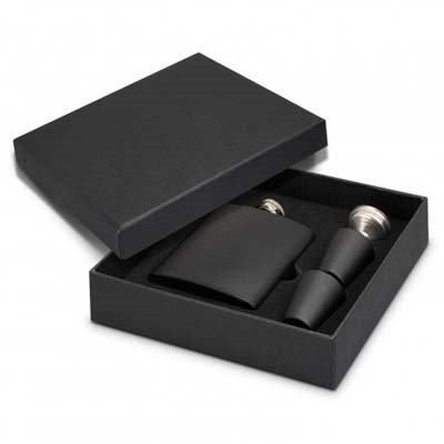 The Dalmore Hip Flask Gift Set contains a 170ml hip flask, 2 shot glasses and a funnel. Gift box included.