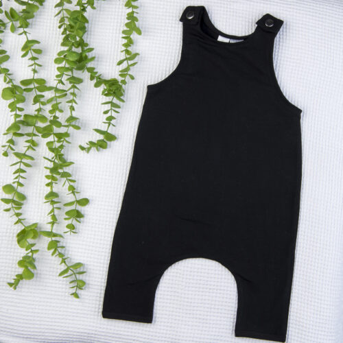 The Baby Blanks Slouch Romper is a 190gsm mid-weight romper.  Tear away labels.  000 – 2.  2 colours.  Great printable, high quality blank baby clothing. 