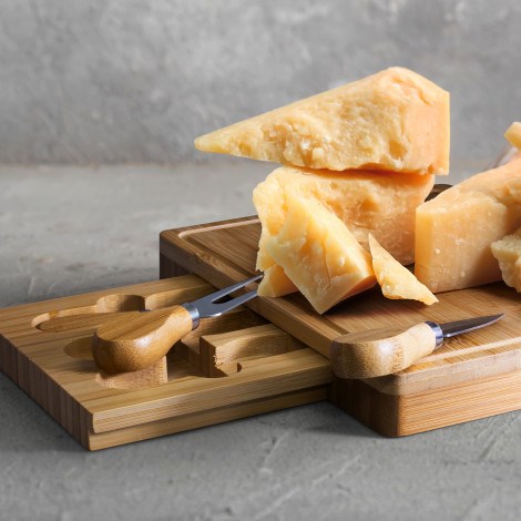 The NATURA Kensington Cheese Board is a rectangular bamboo cheese board.  Slide out cutlery drawer.  Perfect for Christmas and Corporate gifts.